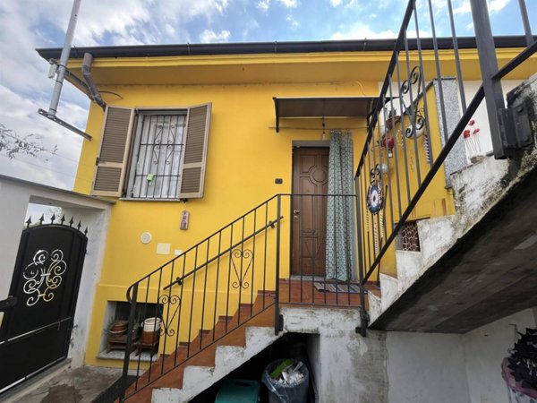 casa indipendente in vendita a Vigevano