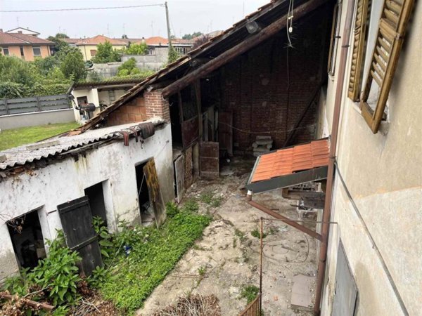 casa indipendente in vendita a Vigevano
