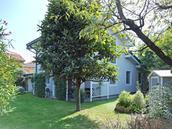 casa indipendente in vendita a Vigevano