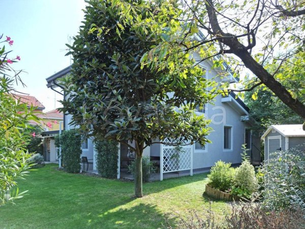 casa indipendente in vendita a Vigevano