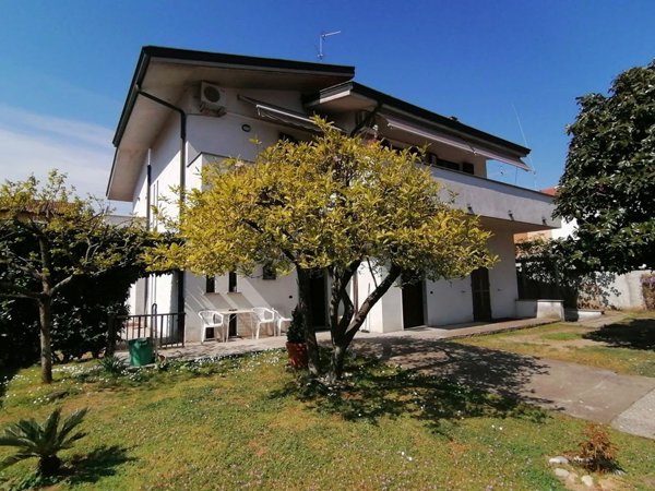 casa indipendente in vendita a Vigevano