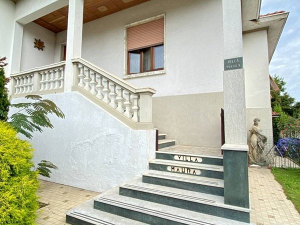 casa indipendente in vendita a Vigevano