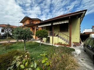 casa indipendente in vendita a Vigevano