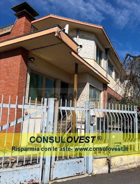 locale commerciale in vendita a Vigevano