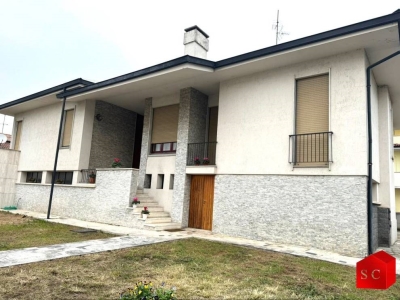 casa indipendente in vendita a Vigevano