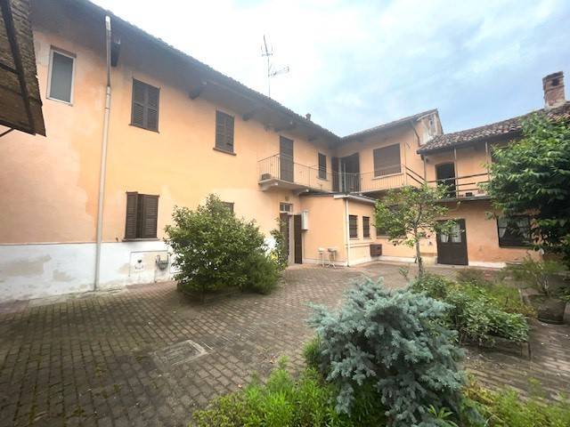 casa indipendente in vendita a Vigevano in zona Piccolini