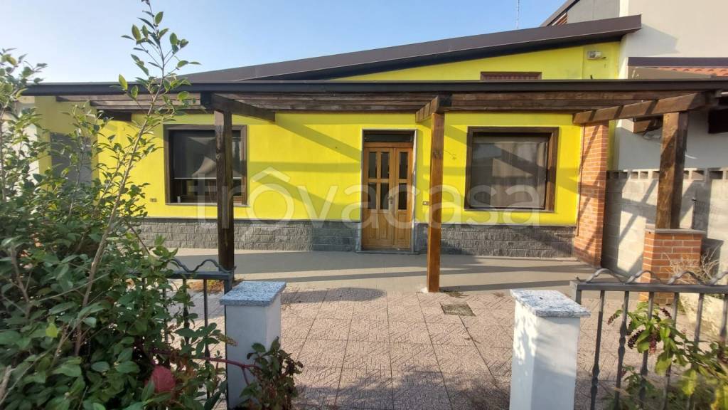 casa indipendente in vendita a Vigevano in zona Piccolini
