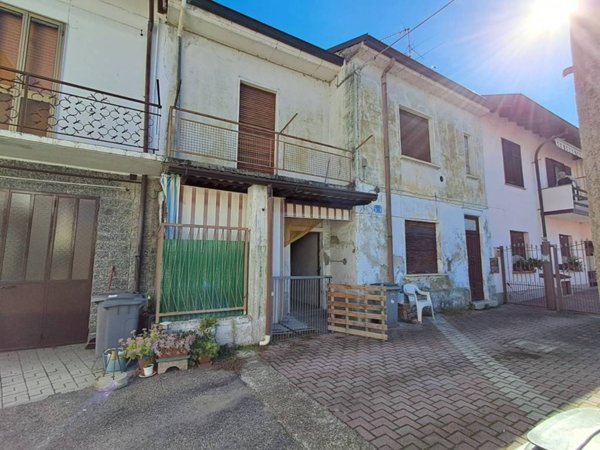 casa indipendente in vendita a Vigevano in zona Piccolini