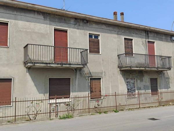 casa indipendente in vendita a Vigevano