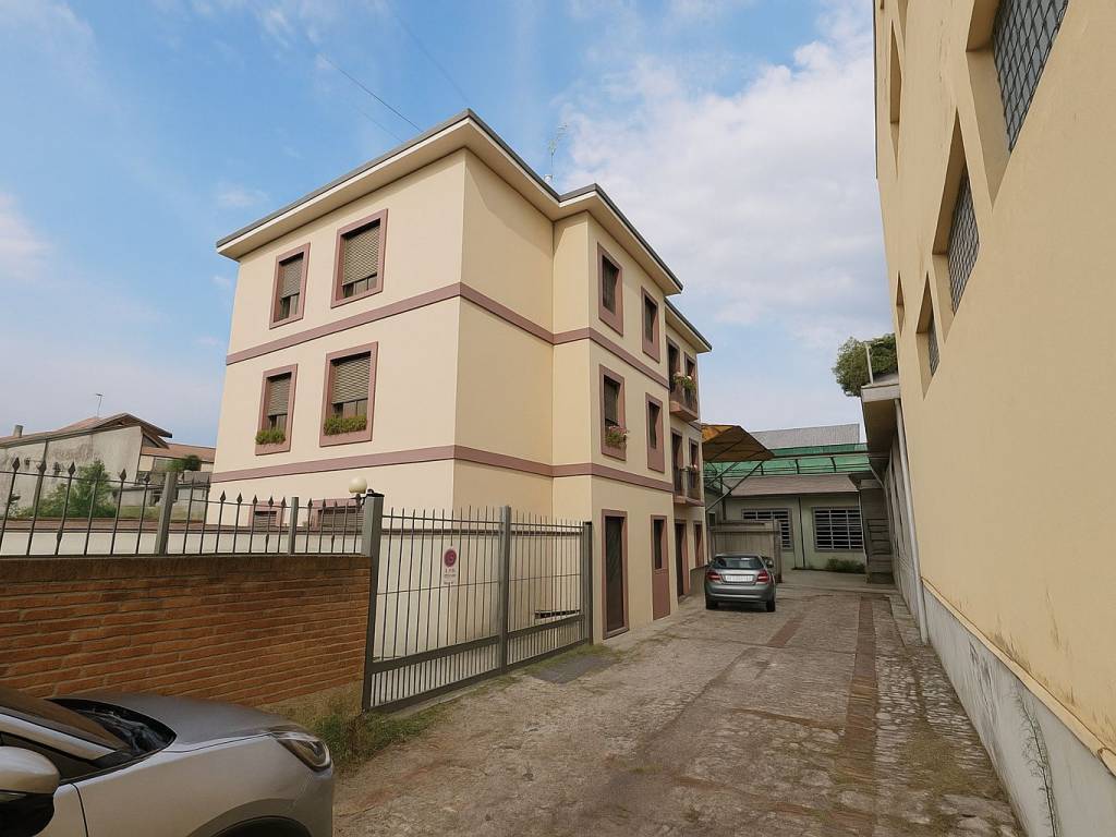 intera palazzina in vendita a Vigevano
