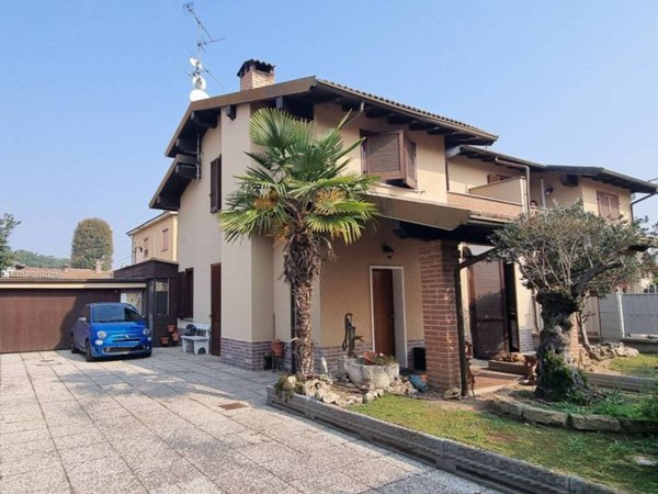 casa indipendente in vendita a Vigevano