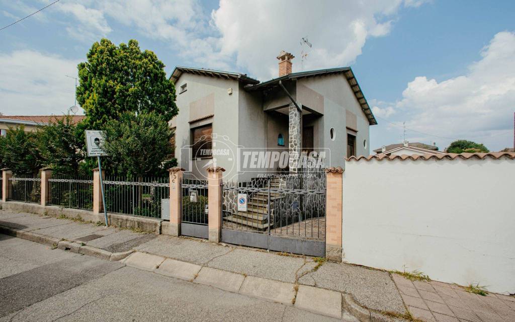 casa indipendente in vendita a Vigevano