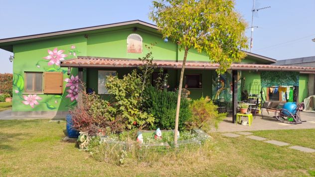 casa indipendente in vendita a Vigevano in zona Buccella