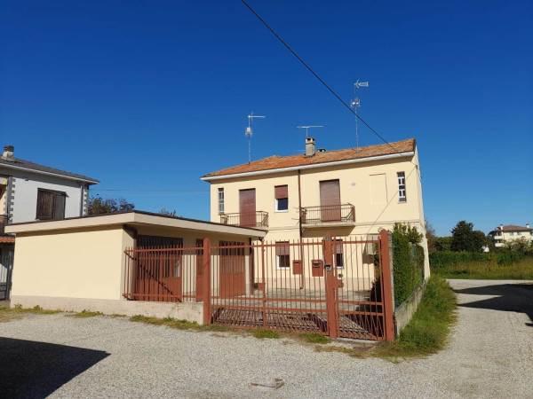 casa indipendente in vendita a Vigevano