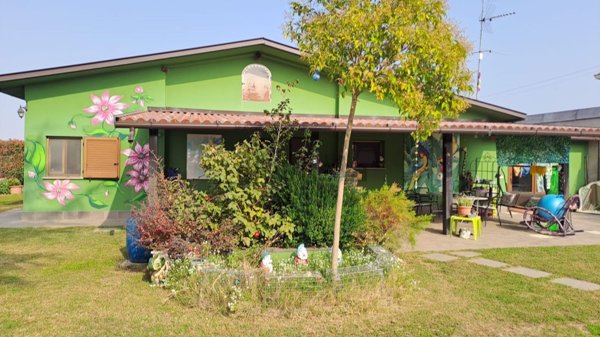 casa indipendente in vendita a Vigevano in zona Buccella