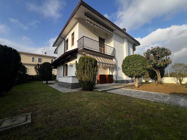 casa indipendente in vendita a Vigevano