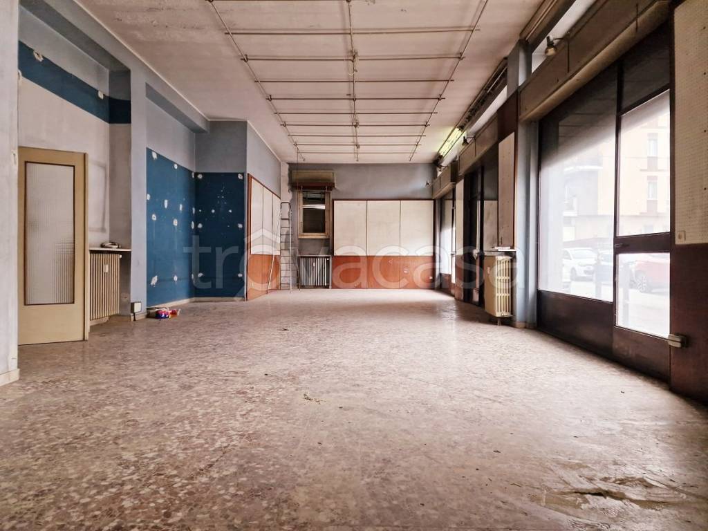 negozio in vendita a Vigevano