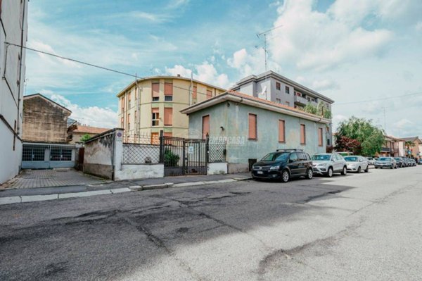 casa indipendente in vendita a Vigevano