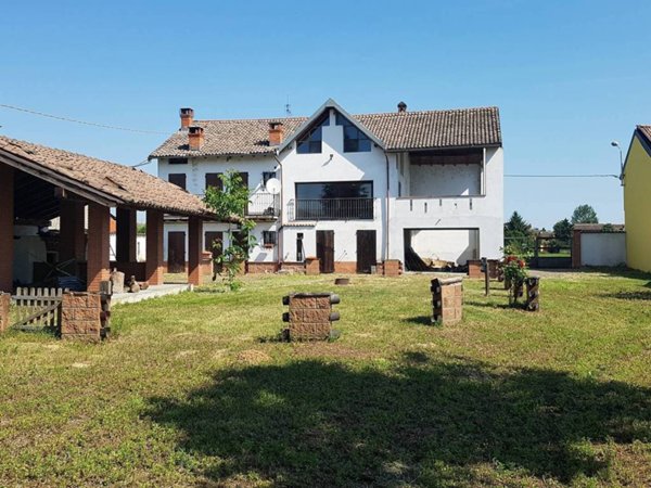 casa indipendente in vendita a Vigevano