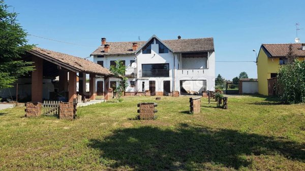 casa indipendente in vendita a Vigevano