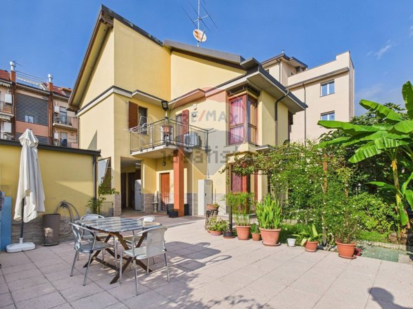 casa indipendente in vendita a Vigevano