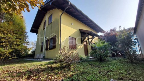 casa indipendente in vendita a Vigevano