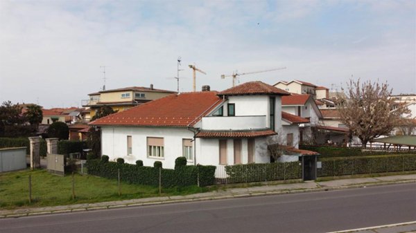 casa indipendente in vendita a Vigevano