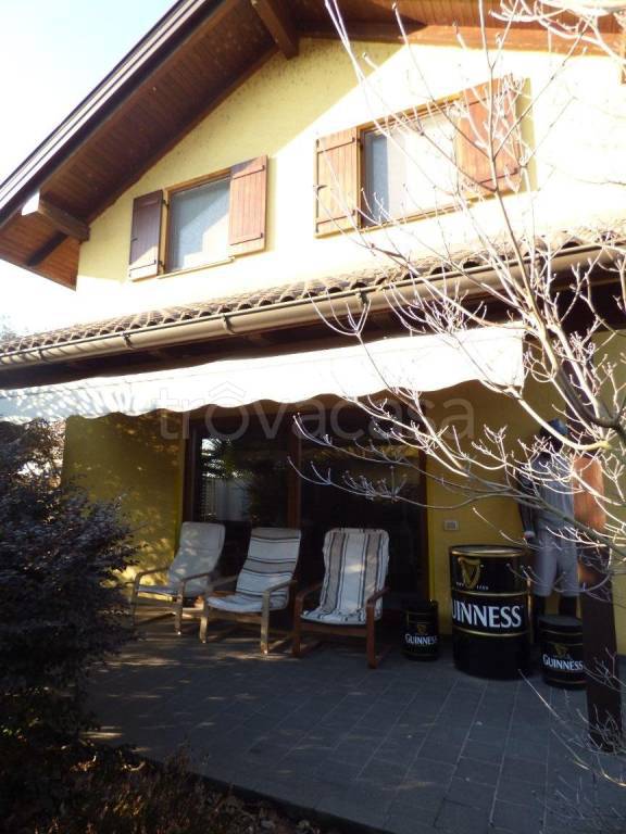 casa indipendente in vendita a Vigevano in zona Piccolini