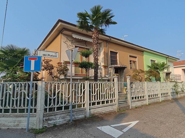 casa indipendente in vendita a Vigevano