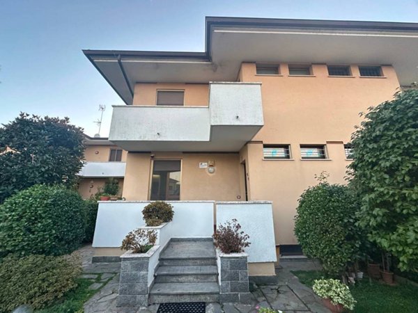 casa indipendente in vendita a Vigevano