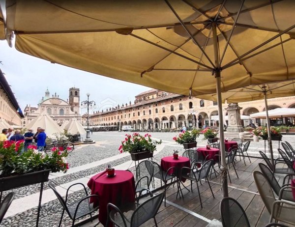 negozio in vendita a Vigevano