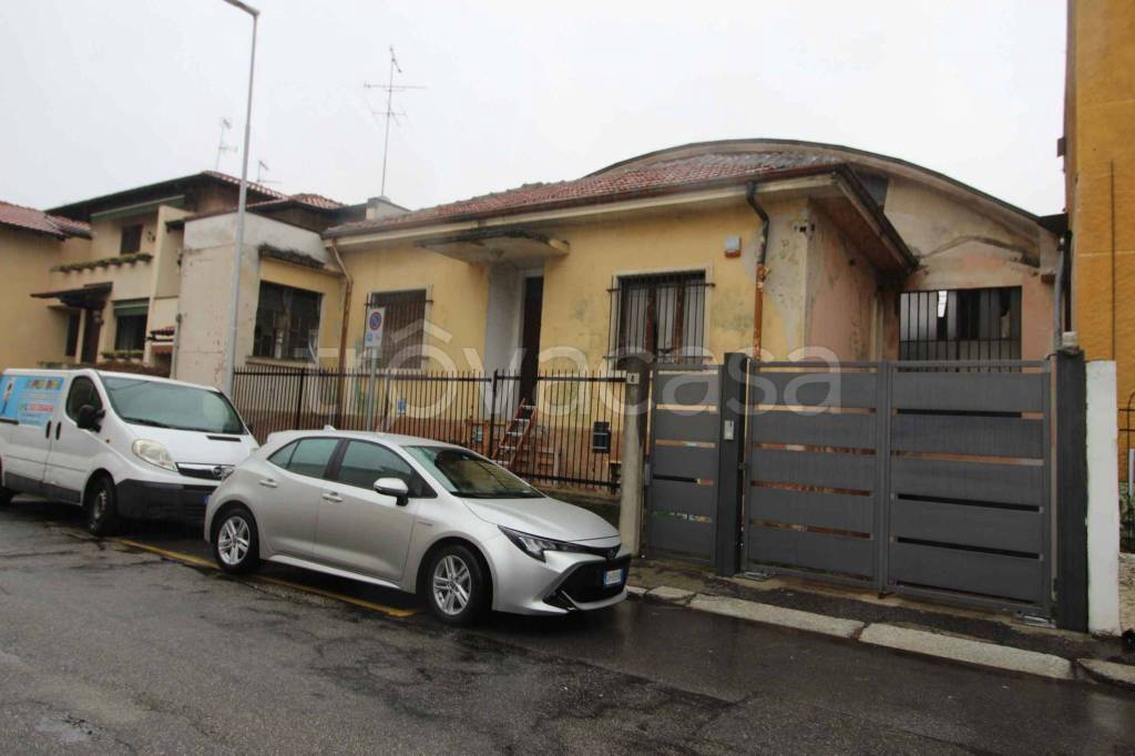 casa indipendente in vendita a Vigevano