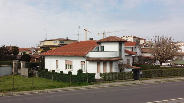 casa indipendente in vendita a Vigevano
