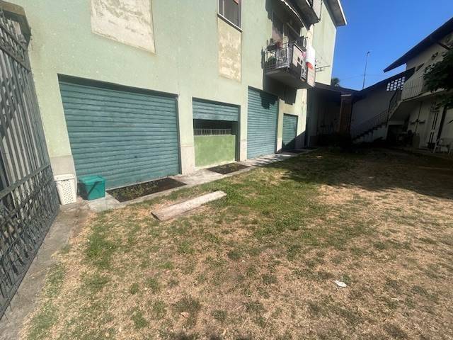 locale commerciale in vendita a Vigevano