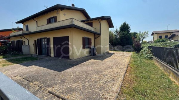 casa indipendente in vendita a Vigevano