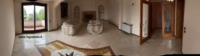 casa indipendente in vendita a Vigevano