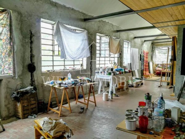 locale commerciale in vendita a Vigevano