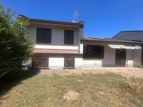 casa indipendente in vendita a Vigevano in zona Morsella