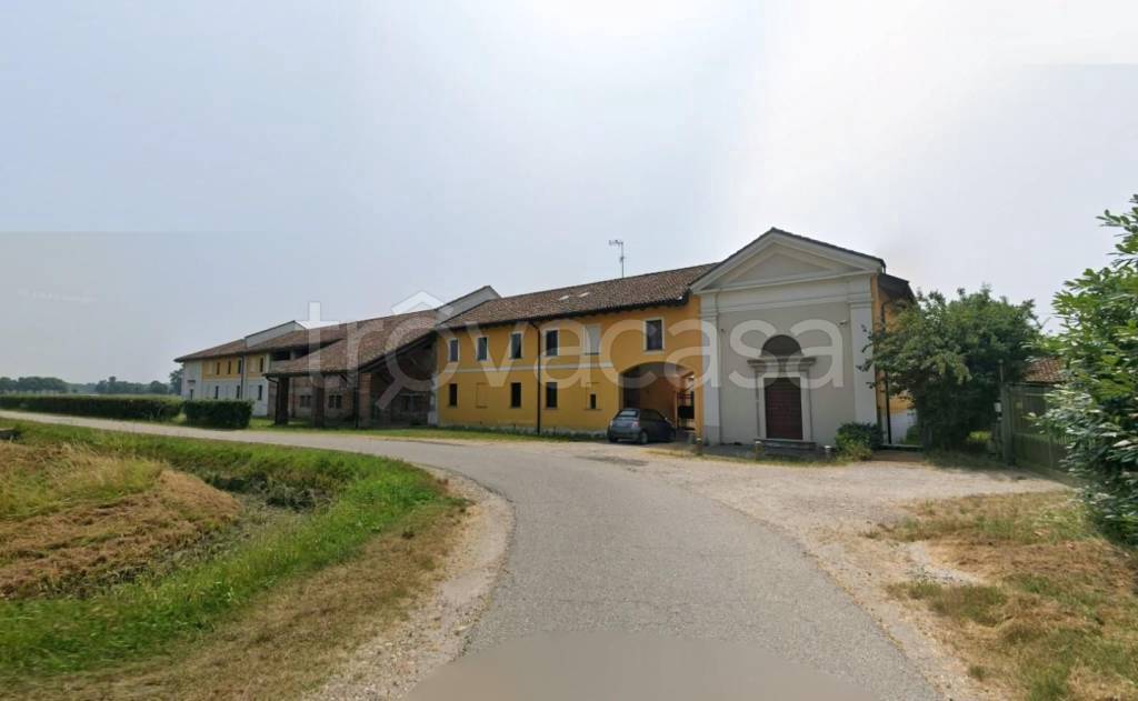 negozio in vendita a Vigevano in zona Sforzesca