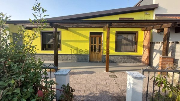 casa indipendente in vendita a Vigevano in zona Piccolini