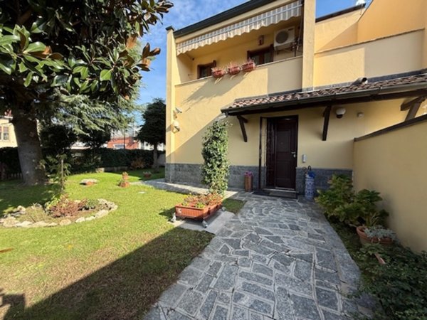 casa indipendente in vendita a Vigevano
