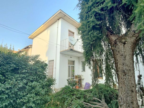 casa indipendente in vendita a Vigevano