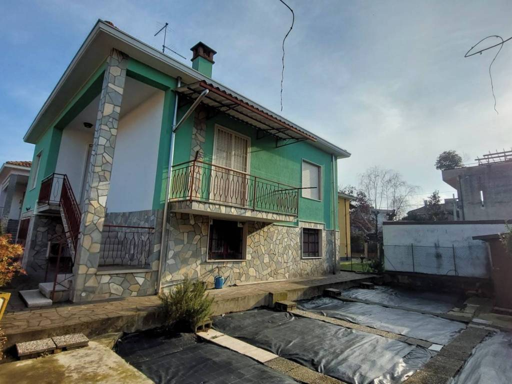 casa indipendente in vendita a Vigevano