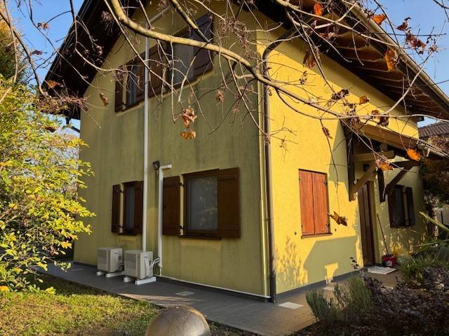 casa indipendente in vendita a Vigevano