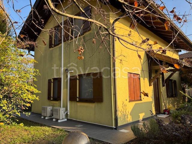 casa indipendente in vendita a Vigevano