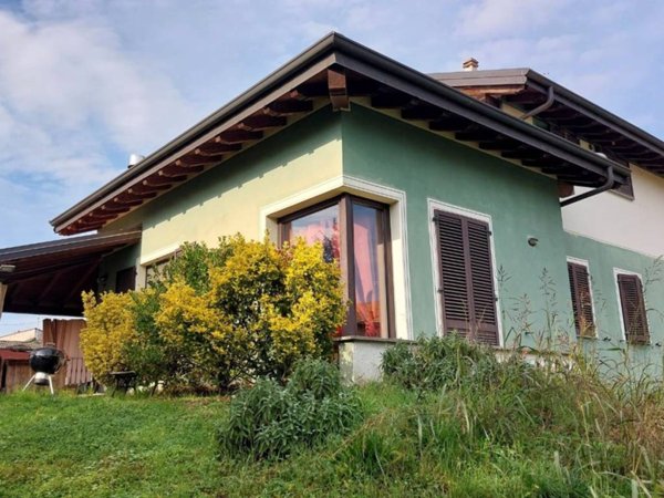 casa indipendente in vendita a Vigevano