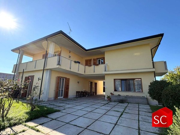 casa indipendente in vendita a Vigevano