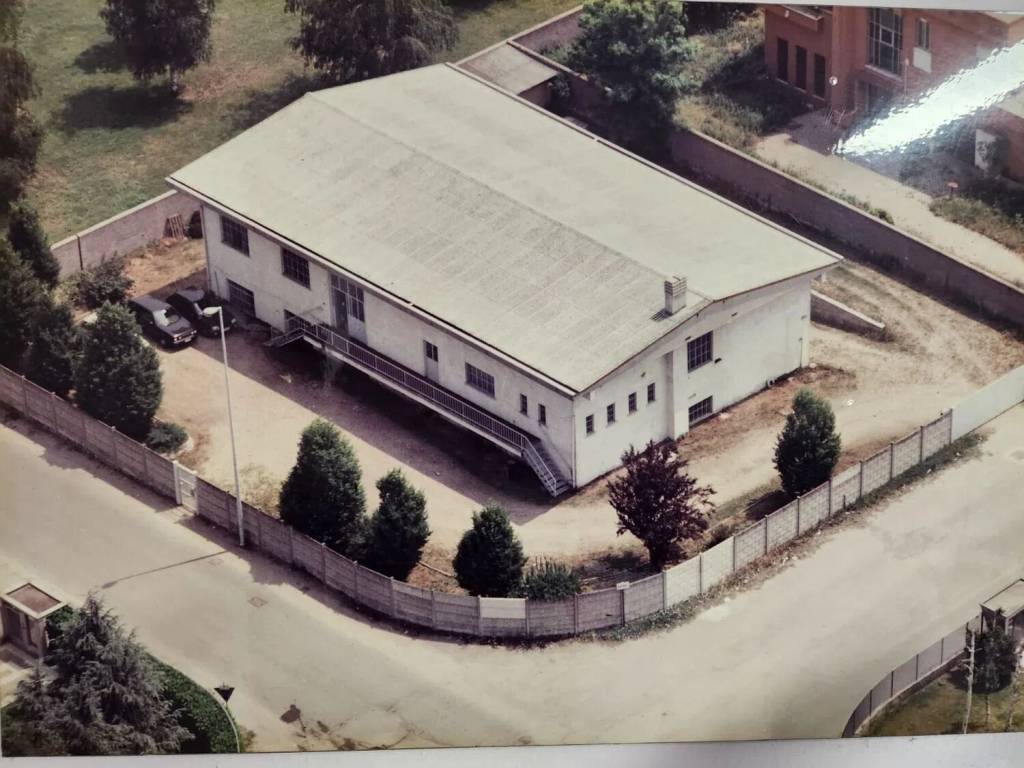 locale commerciale in vendita a Vigevano