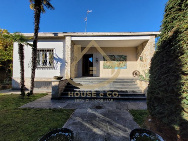 casa indipendente in vendita a Vigevano