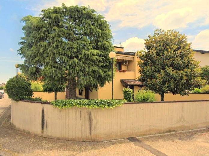 casa indipendente in vendita a Vigevano